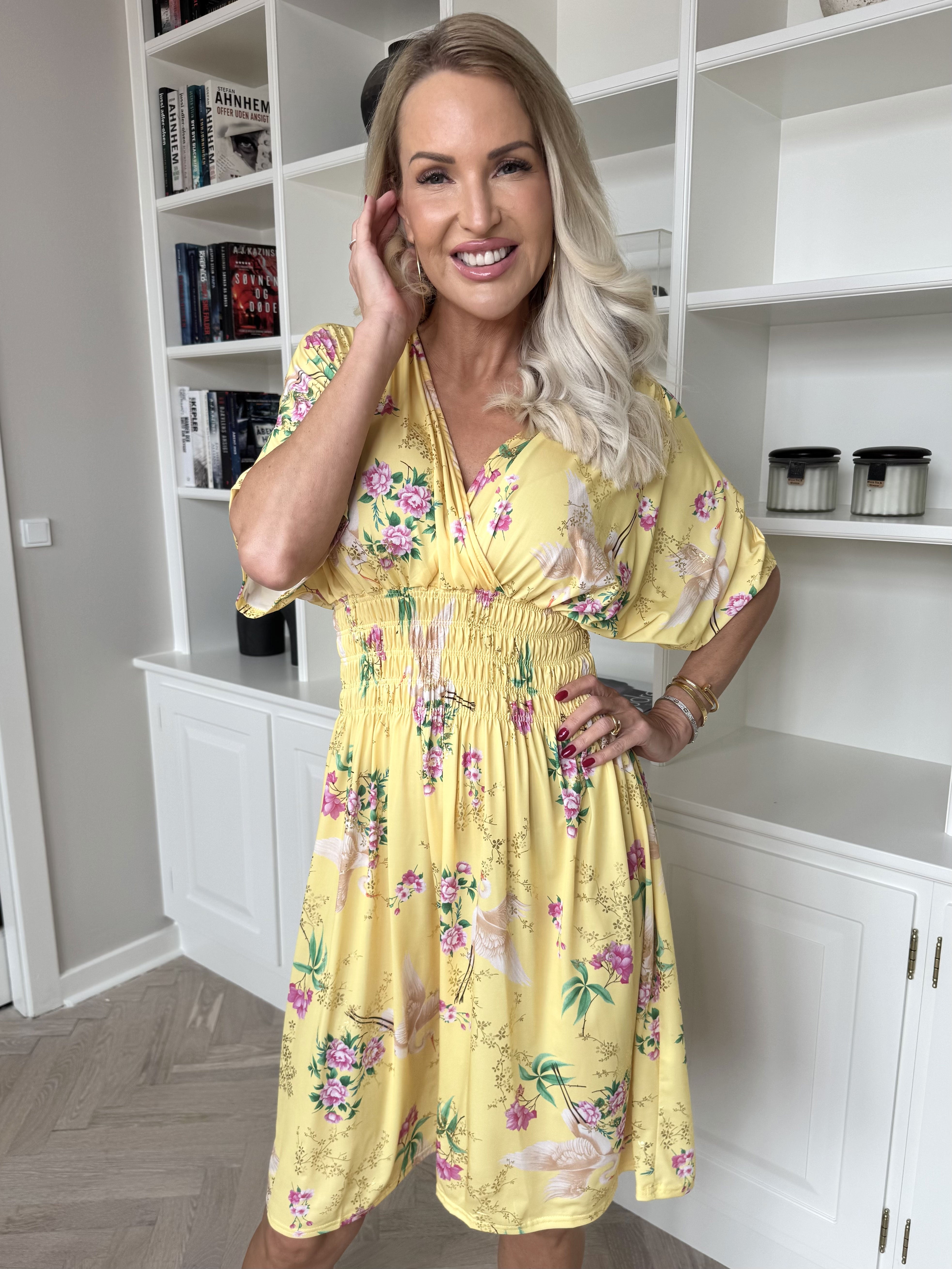 Pams Fly Short - Elastisk klänning med blommor och fåglar